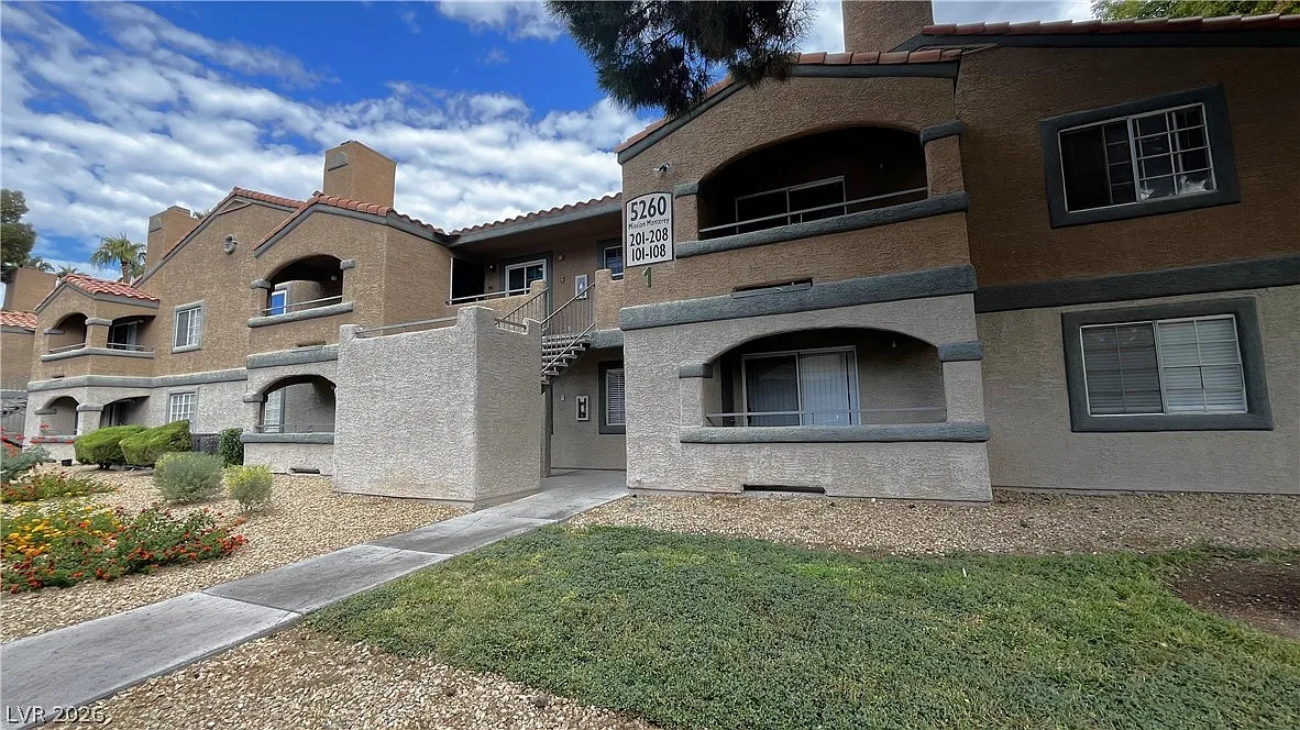 2 bed, 2.0 bath, 876 sqft, $1,250 — Photo 2