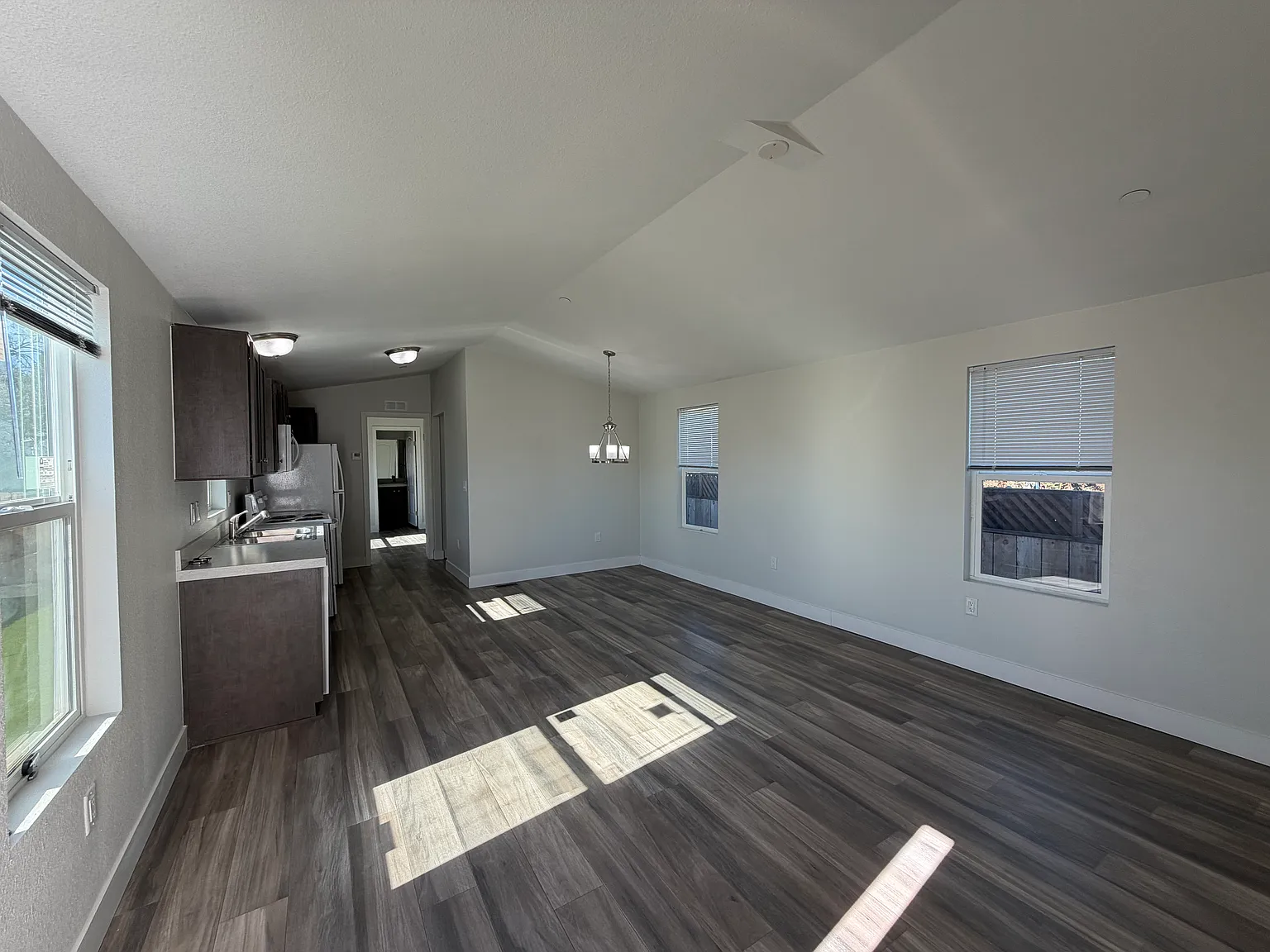 2 bed, 600 sqft, $2,975 — Photo 1