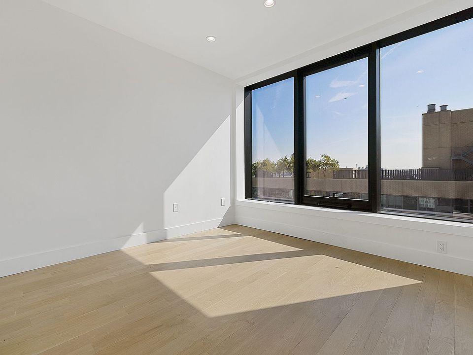 1st image of 260 Gold St #1308