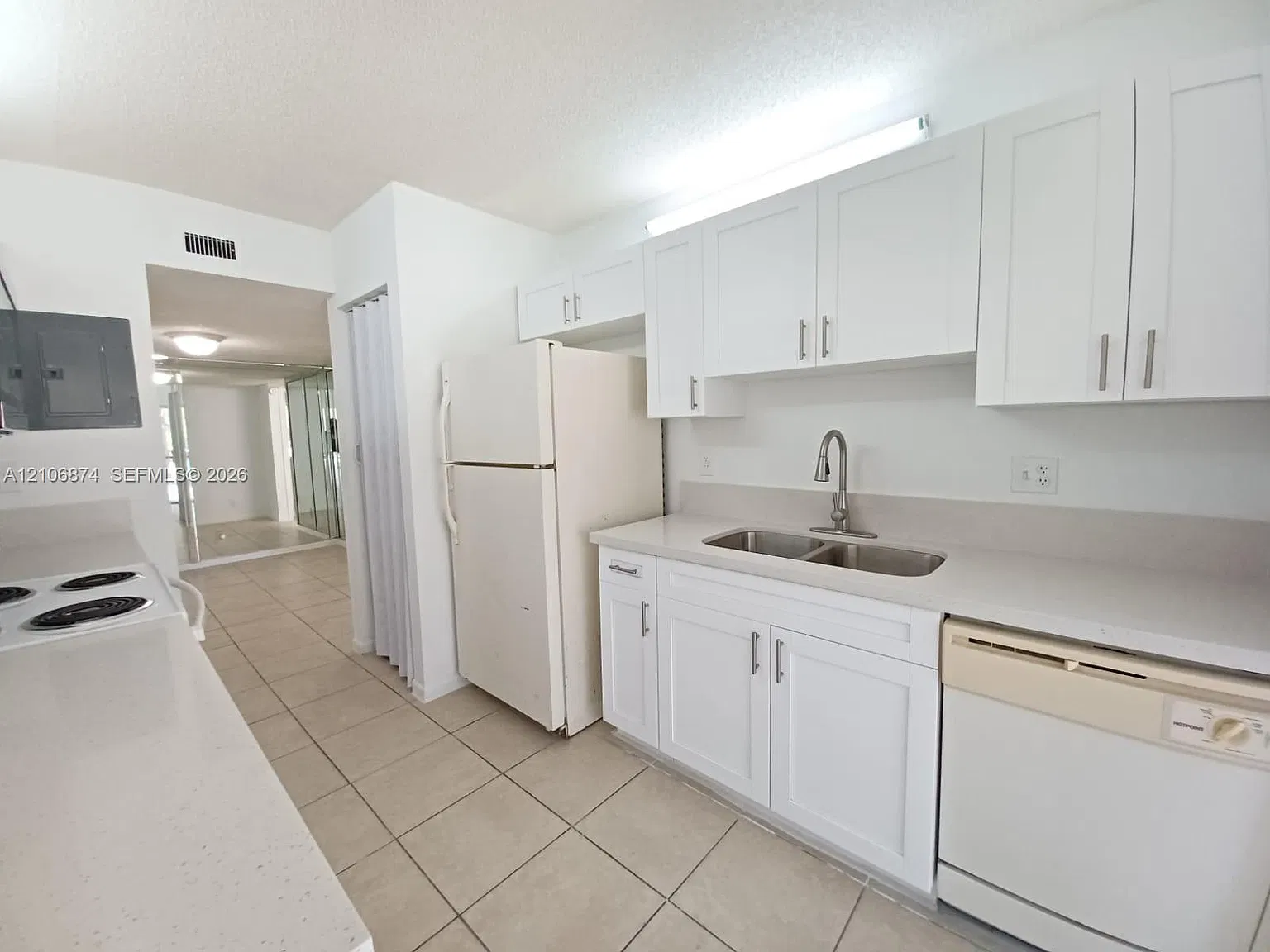 Coral Gardens Ii Condo — Photo 4