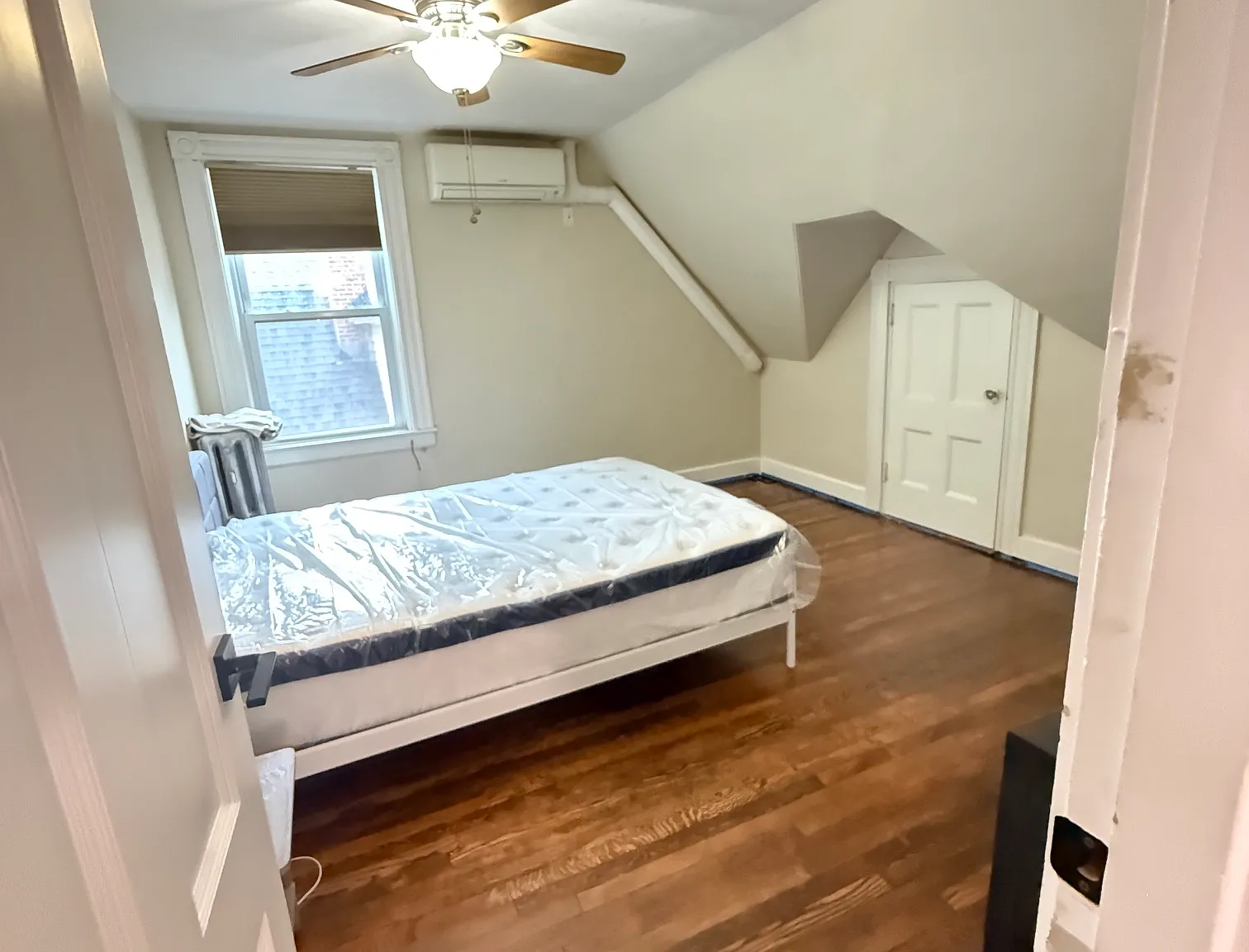 2 bed, 9999 sqft, $3,000 — Photo 2
