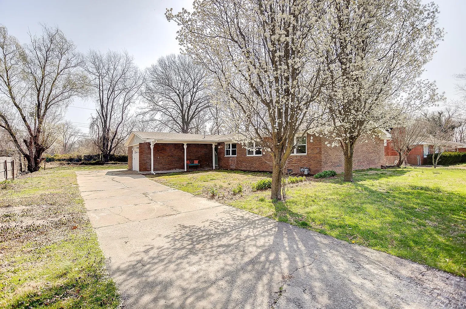 1304 Eileen St photo 1