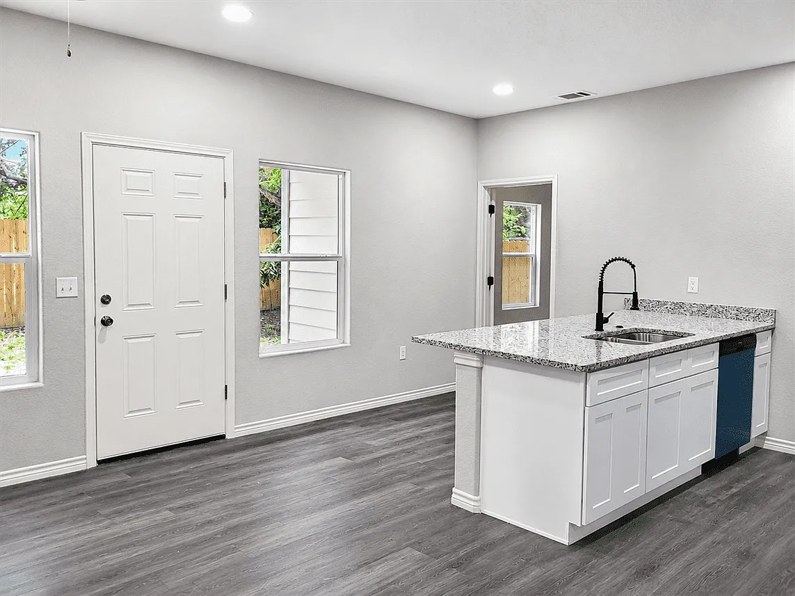 3 bed, 1115 sqft, $1,295 — Photo 3