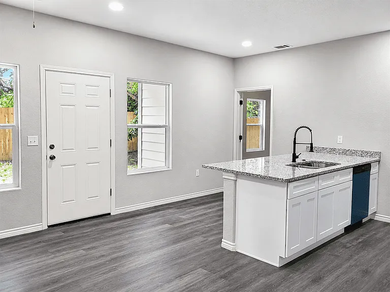 7602 Windsor Oaks #2 — Photo 3