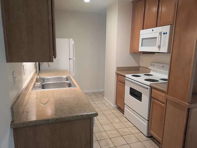 1820 S El Camino Real S — Photo 5
