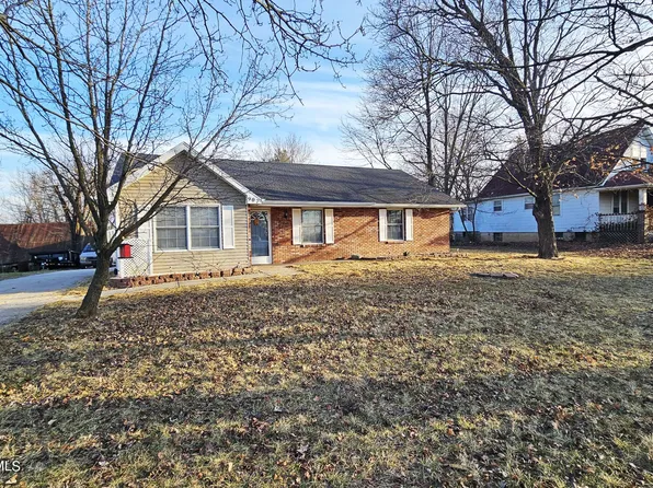 907 S Summit Dr, Holts Summit, MO 65043