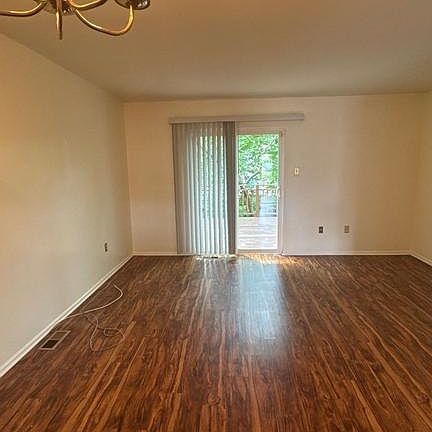 5th image of 6762 Ducketts Ln #32-3