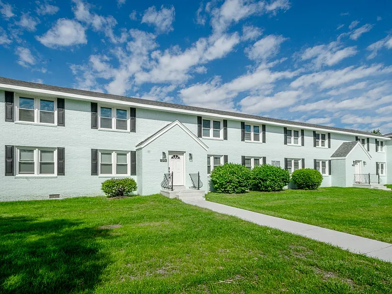 1208 W. Ocean View Apts — Photo 25