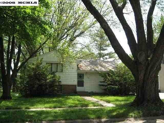 1st image of 915 14th St SE