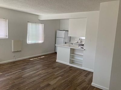 1st image of 221 6th St #C