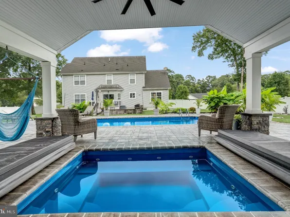 8 Edwards Ct, Little Egg Harbor, NJ 08087