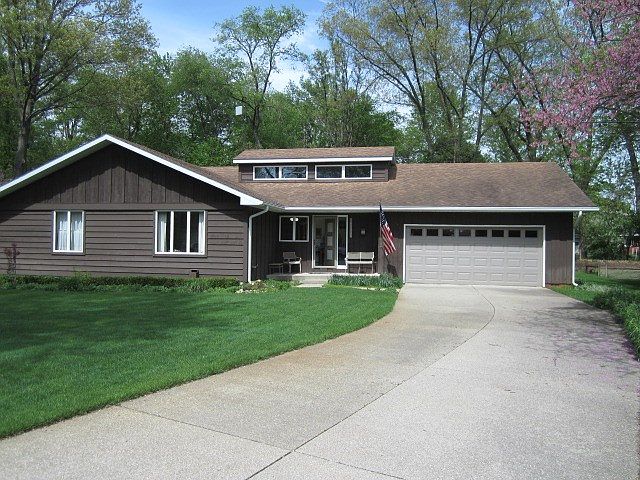 1st image of 54656 Holly Dr
