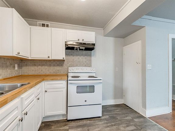 4th image of 1214 W Logan Ave