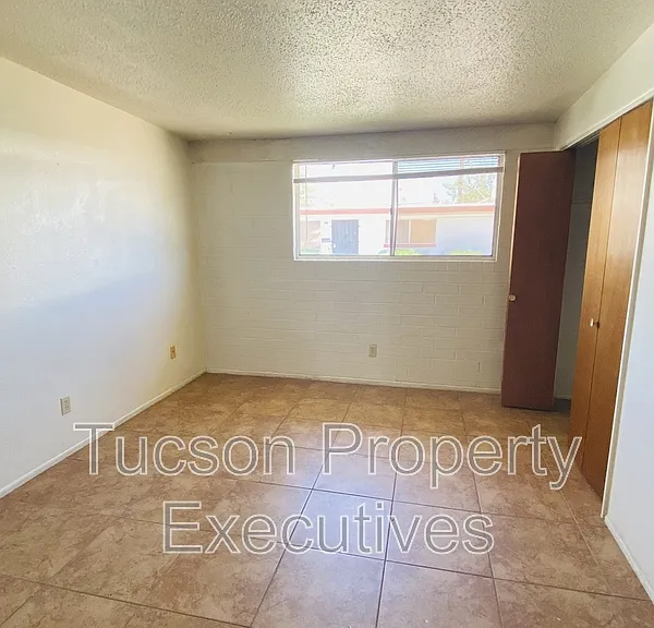 4239 E Lee St — Photo 15