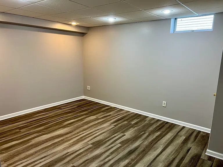 8103 Barlow Rd — Photo 14