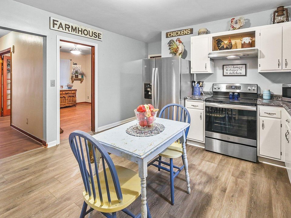 818 Division St, Brownton, MN 55312 Zillow