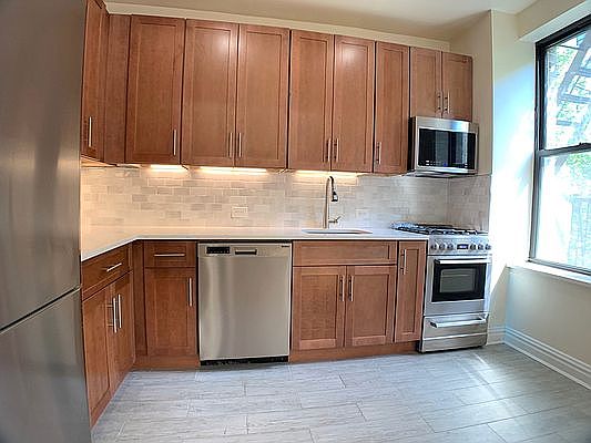 1st image of 355 W 51st St APT 31
