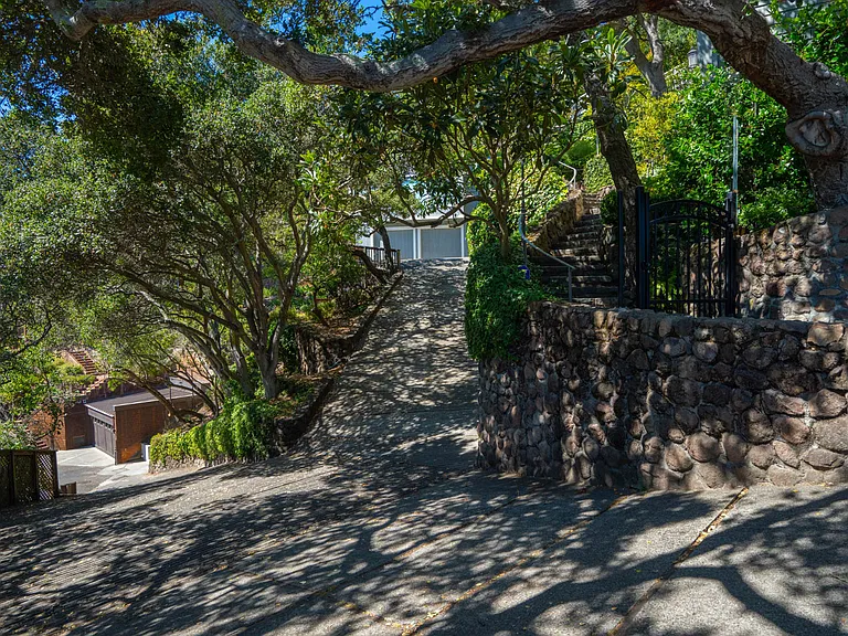 310 Belvedere Ave — Photo 47