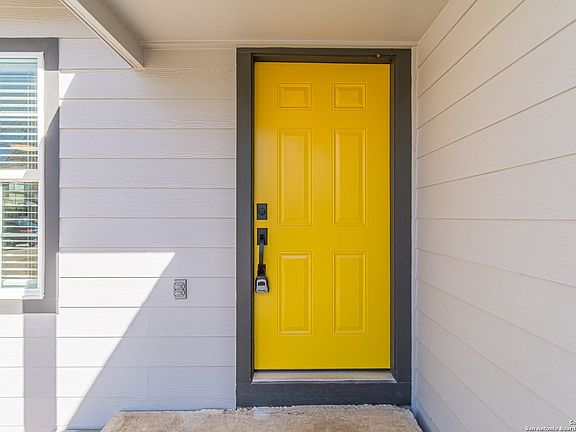 2nd image of 1313 Hickory