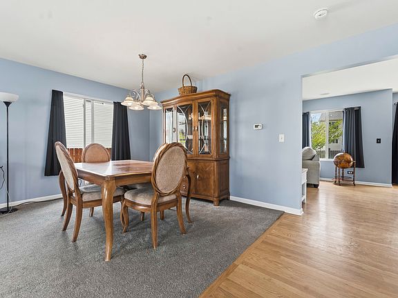 4th image of 39907 Walton Ln