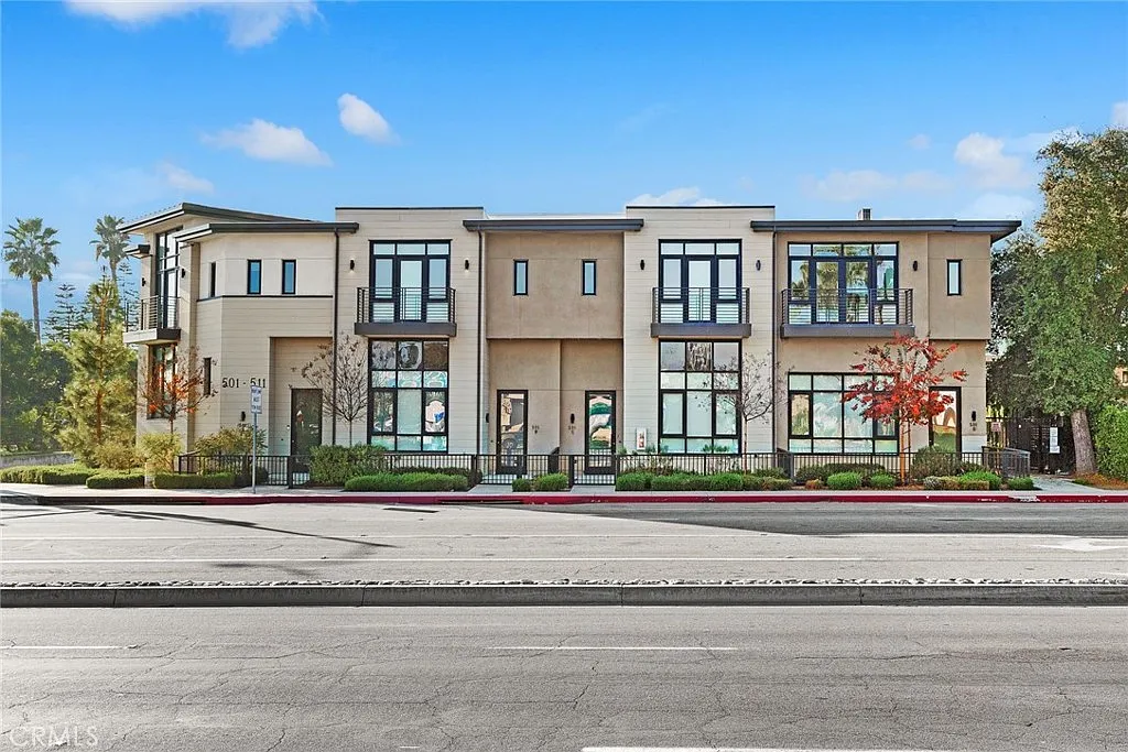 4 bed, 2170 sqft, $5,200 — Photo 1