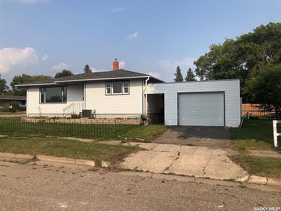 2nd image of 303 Fourth AVENUE E