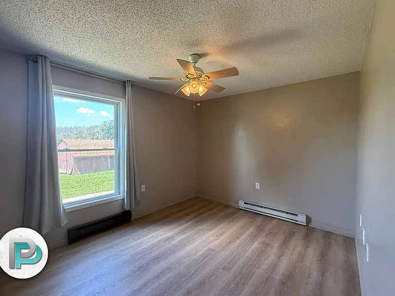 801 Clover Ct #4 — Photo 9
