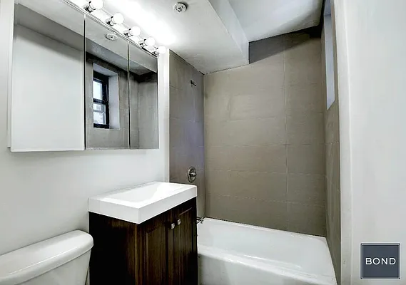 Rented by Bond New York | media 23