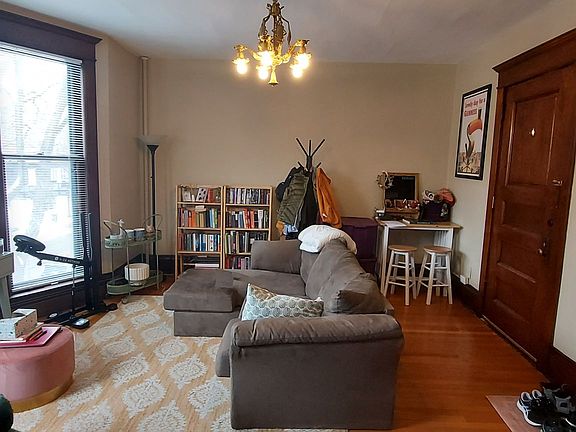 2nd image of 301 Dayton Ave #5