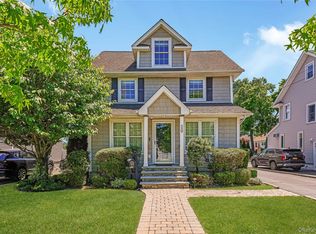 20 Woods Place, Rockville Centre, NY 11570