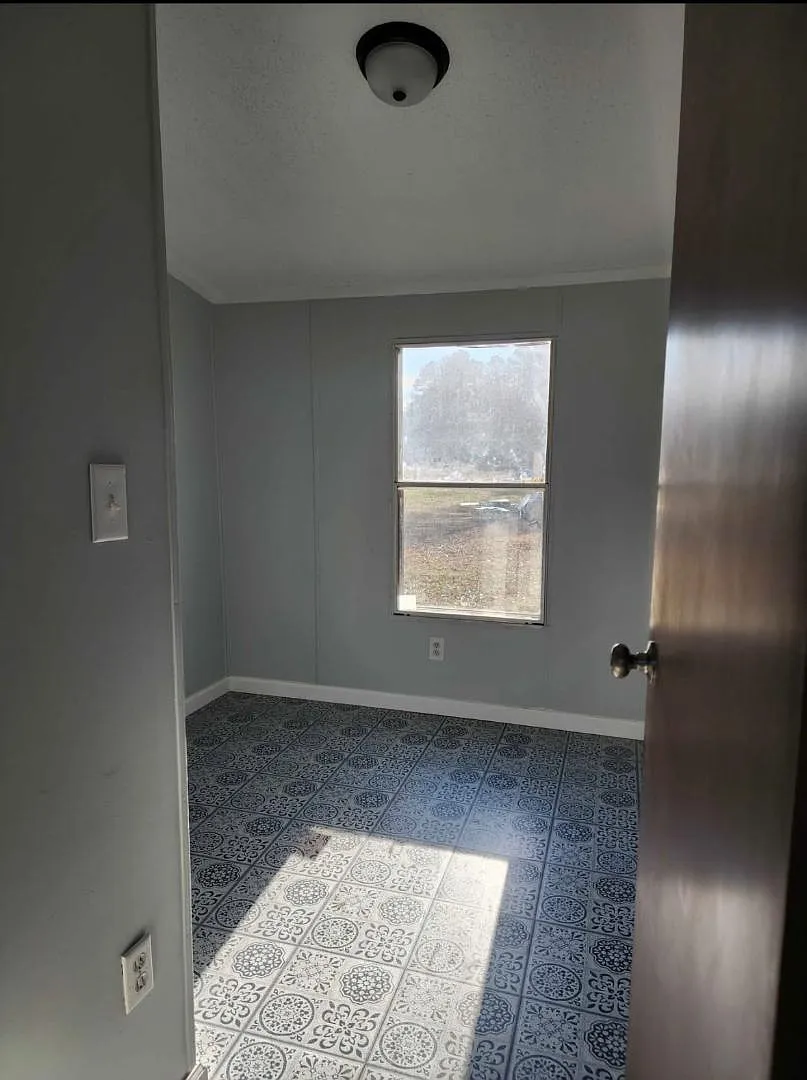 16 Windsor Ln — Photo 4