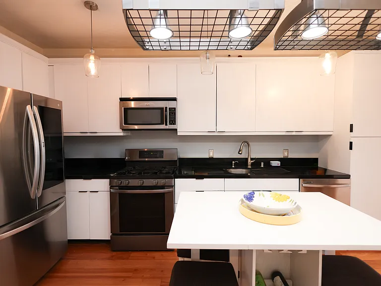 1901 Victoria Ave #105 — Photo 6