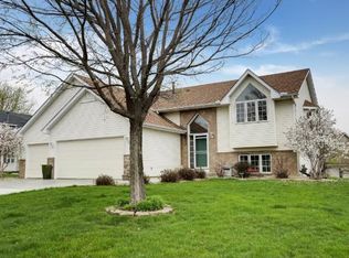 17416 Grove Ave, Lakeville, MN 55044