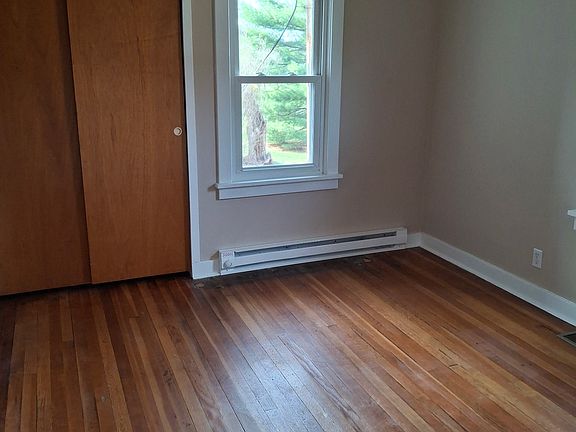 4th image of 3633 Ferry Rd