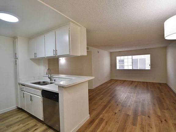 5th image of 11030 Hartsook St APT 124