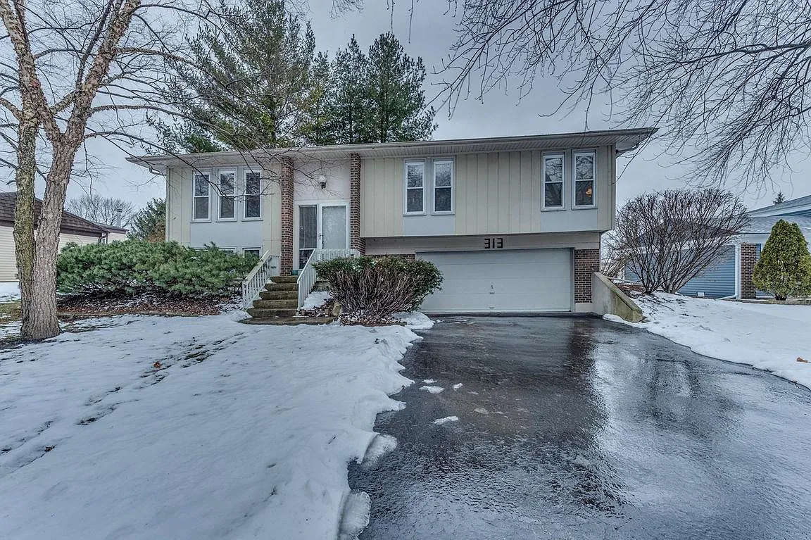 313 Pacific Dr photo 1