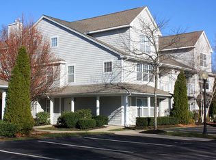 422 Avalon Dr, Hull, MA 02045