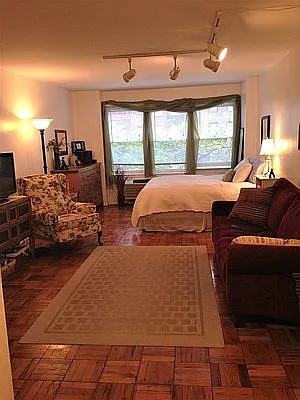 155 E 38th St APT 3F photo 1