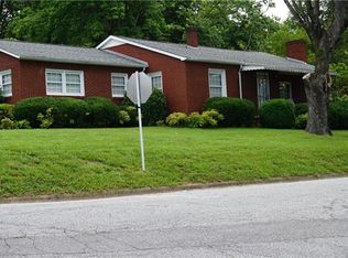 1024 Pennton Ave SW, Lenoir, NC 28645