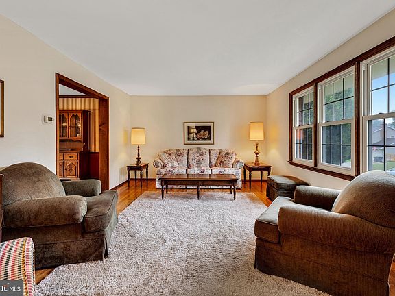 3rd image of 3210 Powhatan Dr