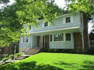 29 Noyes Ln, Halesite, NY 11743