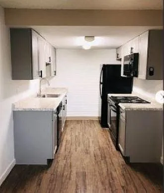 Sunset East Apartments — Photo 58