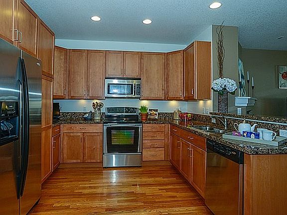 2nd image of 2233 N Valentia St