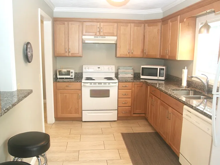 26 Summit Rd — Photo 2