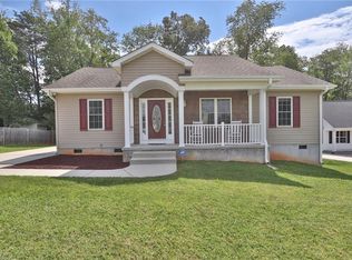 125 McCleskey Dr, Yadkinville, NC 27055