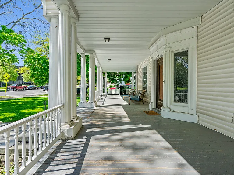 133 S Lake Ave #1 — Photo 3