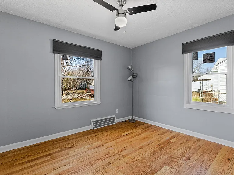2618 Phillips Ave — Photo 12