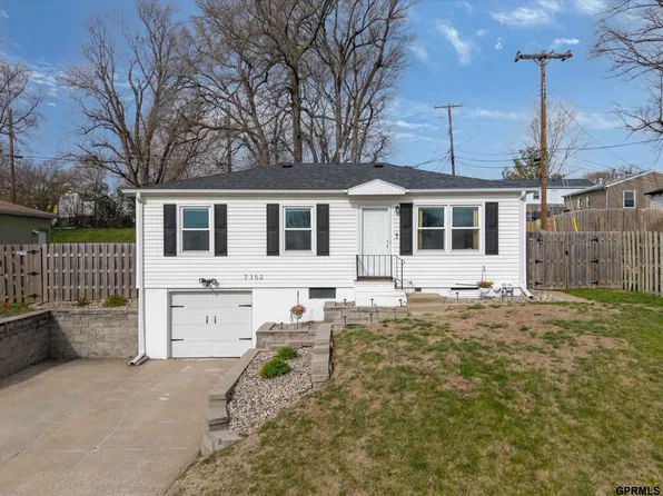 7352 S 72nd Ave, La Vista, NE 68128
