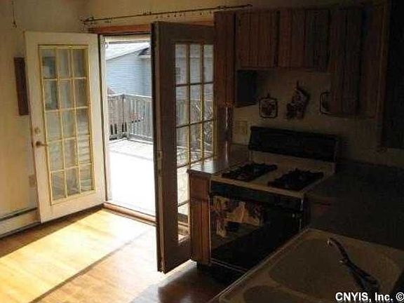 5th image of 204 Orchard St