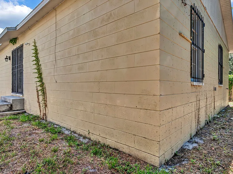 2610 E Lake Ave — Photo 32
